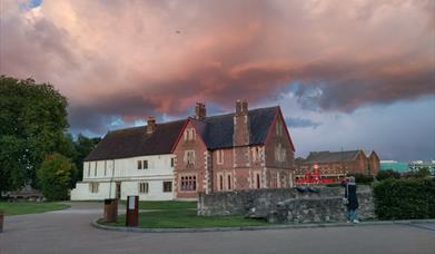 Llanthony Secunda 