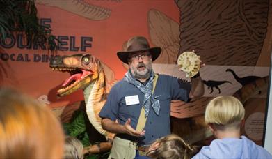 Doc Saurus: Fossil Hunter