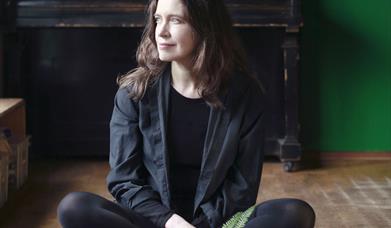 Sarah McQuaid - Live at the Folk