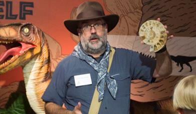 Doc Saurus: Fossil Hunter
