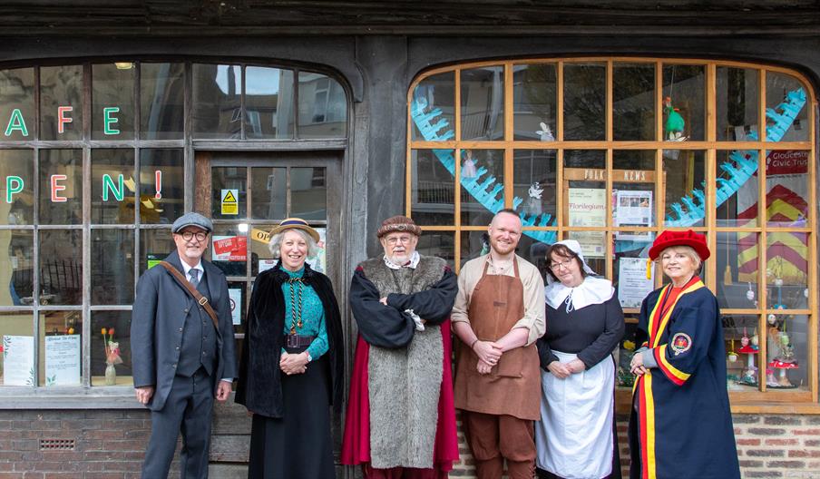 Folk Tour Guides