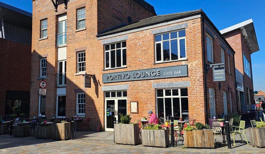 Portivo Lounge Exterior