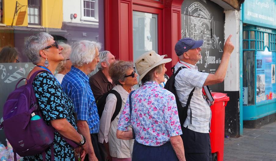 One of our guides pointing out the unique 26 Westgate Street , explaining its 500 year contribution to Gloucester's street scene.