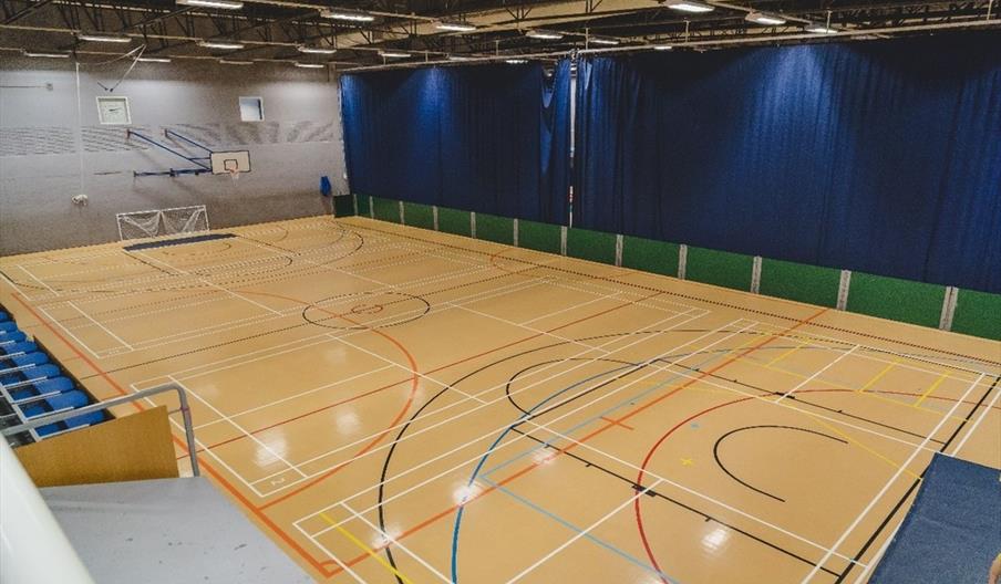 Basketball court in GL1